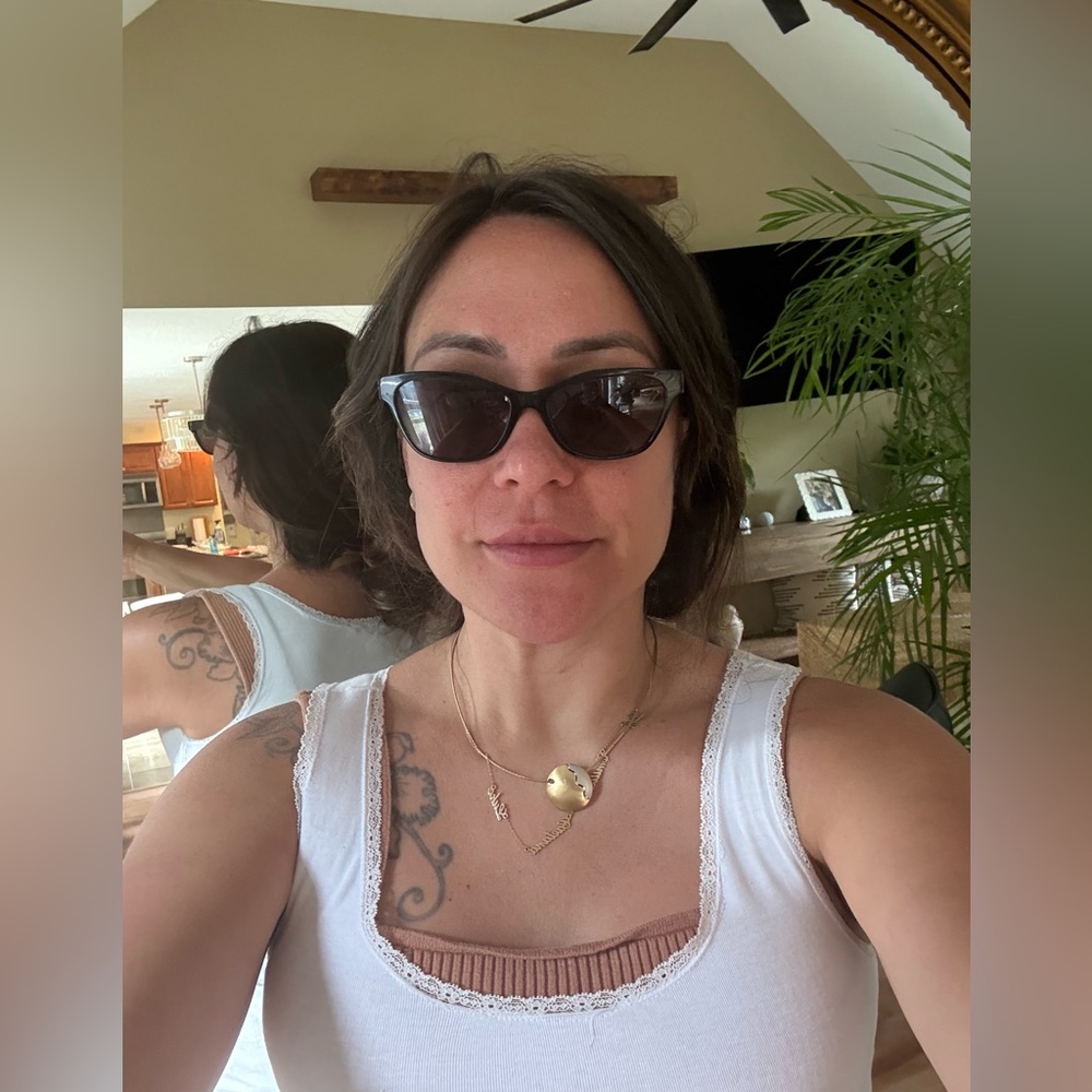 Stylish Black Sunglasses - Picture 6 of 13